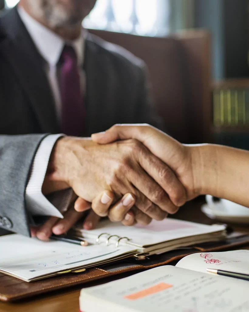 mãos-fechando-o-negocio